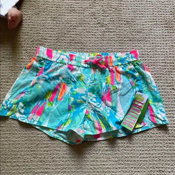 NWT Lilly Pulitzer run around shorts in Beach and Bae XS - Picture 3 of 5